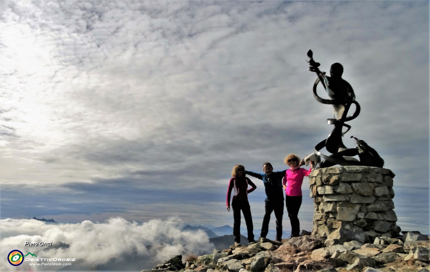 02 In vetta a Cima Cadelle (2483 m).JPG -                                
